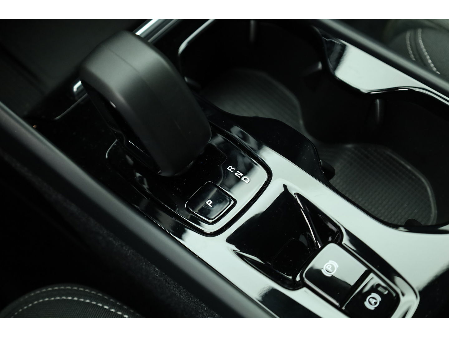 Volvo XC40 T4 Recharge Plus Bright | Navi | Elek. Trekhaak | Pilot Assist | Camera | Stoel- Stuurverw.