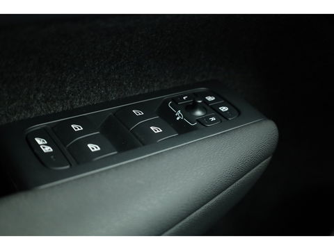 Volvo XC40 T4 Recharge Plus Bright | Navi | Elek. Trekhaak | Pilot Assist | Camera | Stoel- Stuurverw.