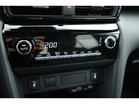 Toyota Yaris Cross 1.5 Hybrid Teamplayer 130pk | Winter pack | Safety pack | Navi | Adapt. Cruise | Camera | Keyless