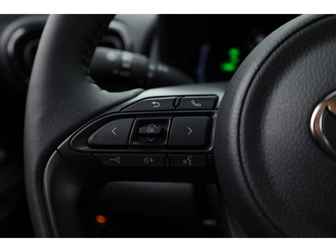 Toyota Yaris Cross 1.5 Hybrid Teamplayer 130pk | Winter pack | Safety pack | Navi | Adapt. Cruise | Camera | Keyless