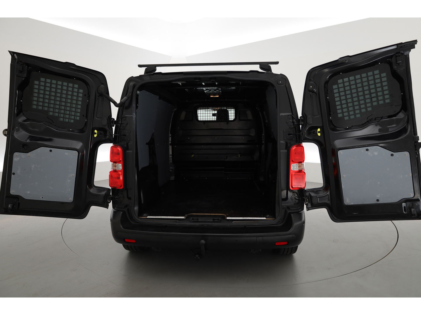 Citroƫn Jumpy 2.0 BlueHDI 180pk AUTOMAAT | Club L2H1 | Cruise | CarPlay | Camera | stoelverw. |
