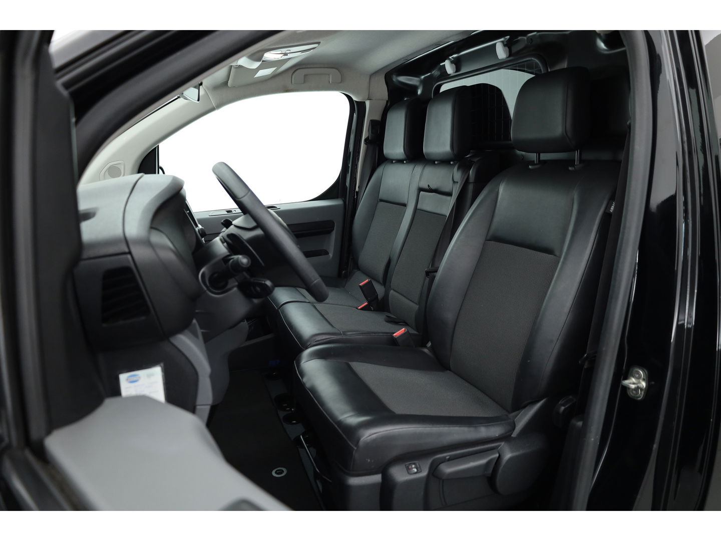 Citroƫn Jumpy 2.0 BlueHDI 180pk AUTOMAAT | Club L2H1 | Cruise | CarPlay | Camera | stoelverw. |