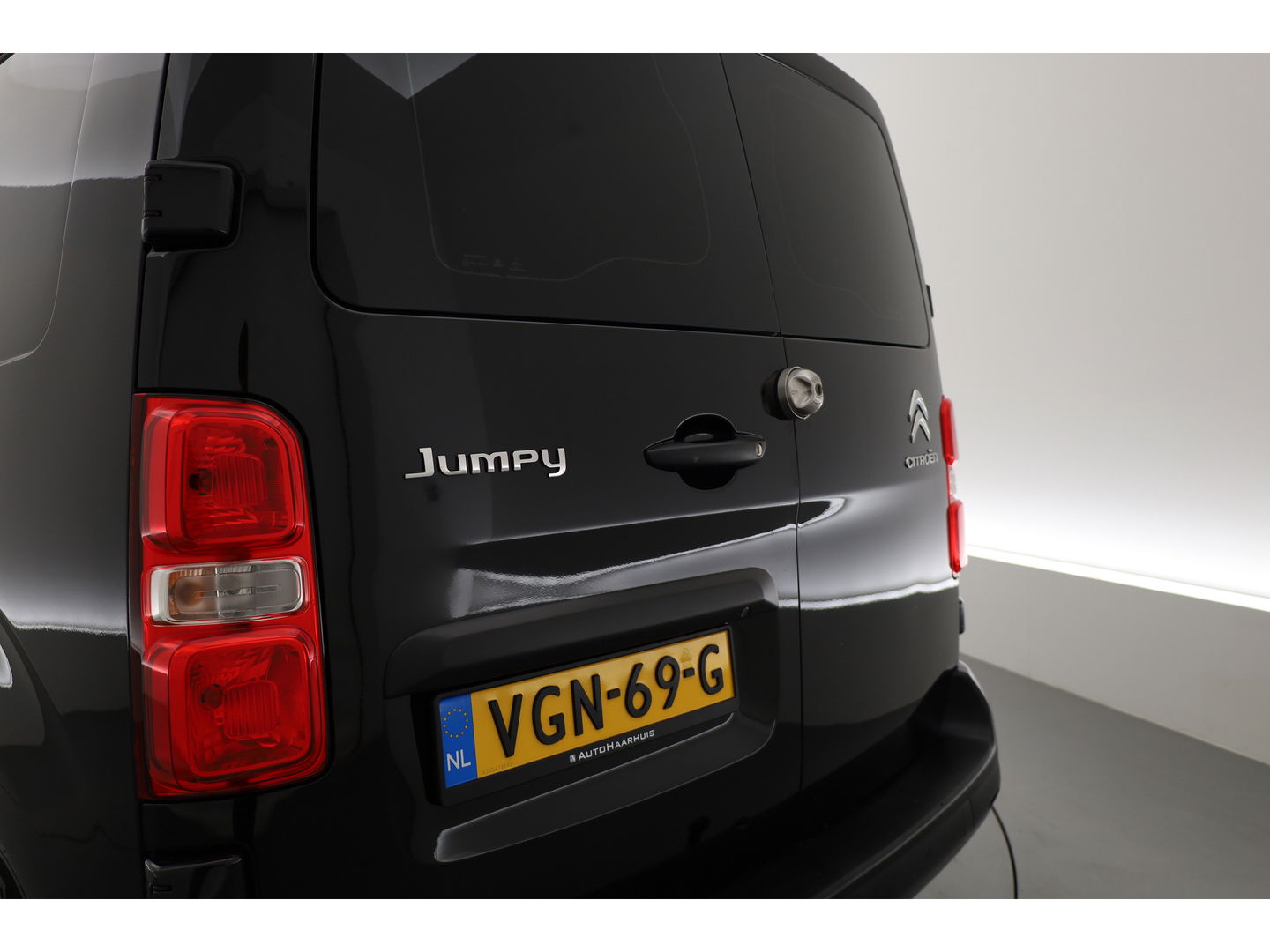 Citroƫn Jumpy 2.0 BlueHDI 180pk AUTOMAAT | Club L2H1 | Cruise | CarPlay | Camera | stoelverw. |