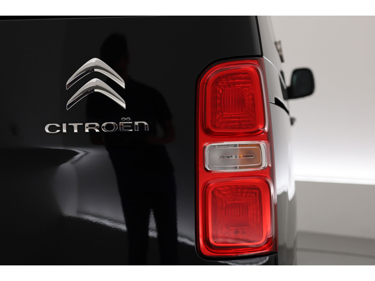 Citroƫn Jumpy 2.0 BlueHDI 180pk AUTOMAAT | Club L2H1 | Cruise | CarPlay | Camera | stoelverw. |