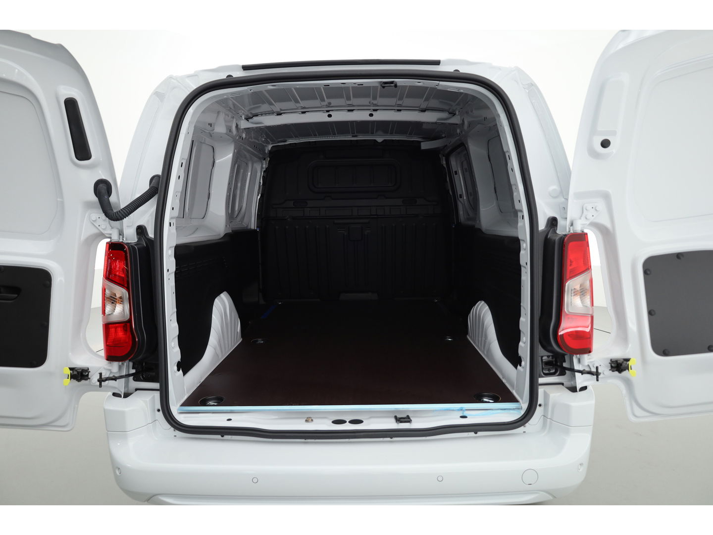 Opel Combo 1.5 BlueHDi 130pk | L2/XXL | Automaat | Nieuw model | Airco | 10" MultiMedia | Apple Carplay | Camera