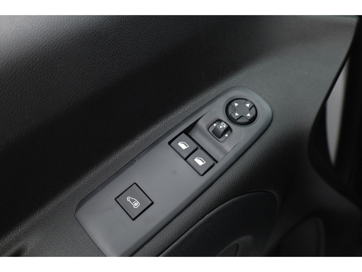 Opel Combo 1.5 BlueHDi 130pk | L2/XXL | Automaat | Nieuw model | Airco | 10" MultiMedia | Apple Carplay | Camera