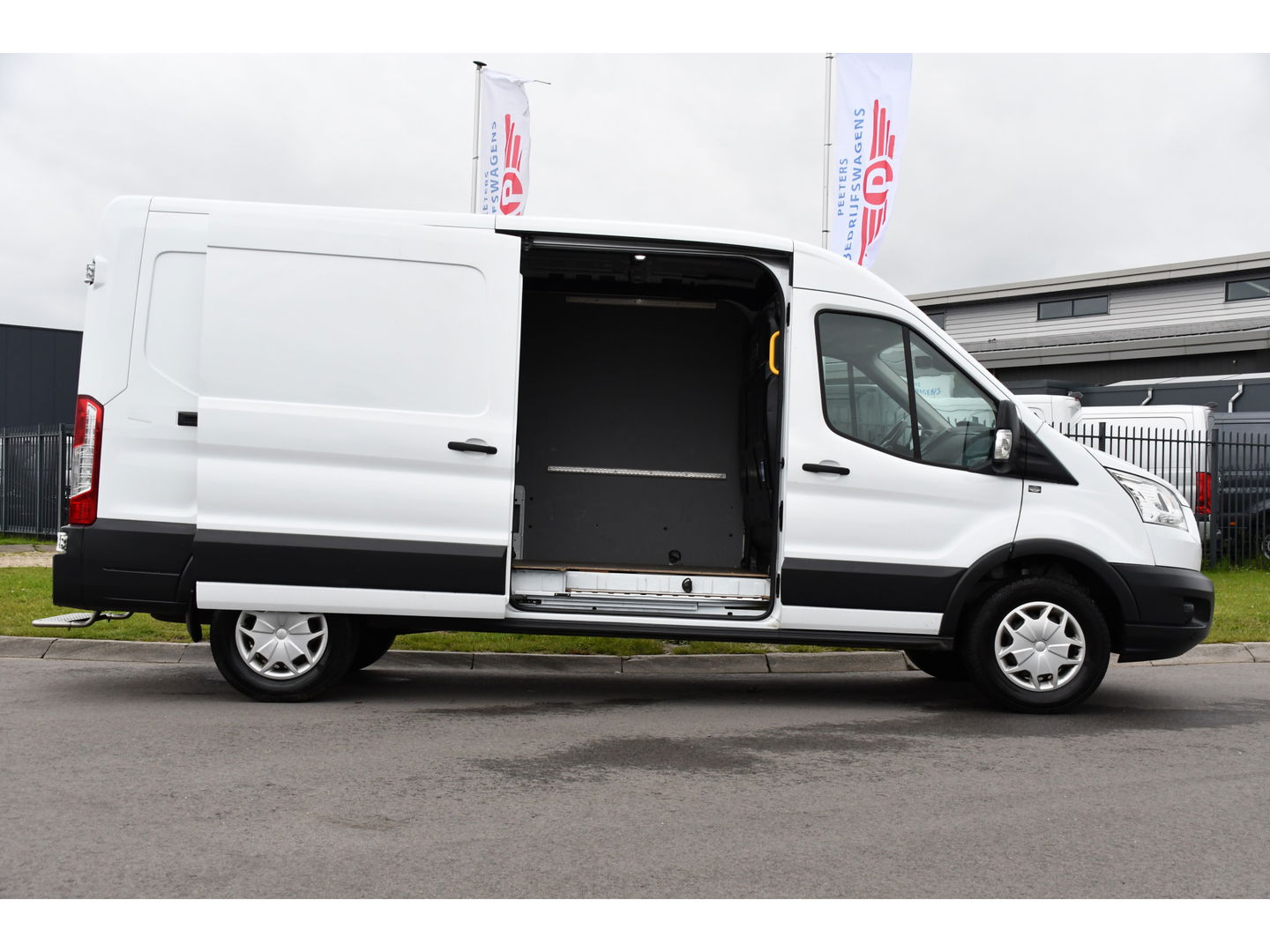 Ford Transit 350 2.0 RWD TDCI L3H2 PB Edition Camera, Cruise, Stoelverwarming, 130PK, Multimedia, Voorruit verwarming, Laadruimte bekleding, Uniek!