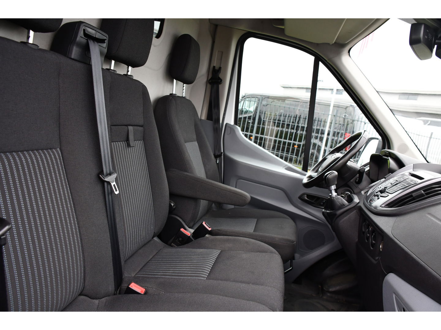 Ford Transit 350 2.0 RWD TDCI L3H2 PB Edition Camera, Cruise, Stoelverwarming, 130PK, Multimedia, Voorruit verwarming, Laadruimte bekleding, Uniek!