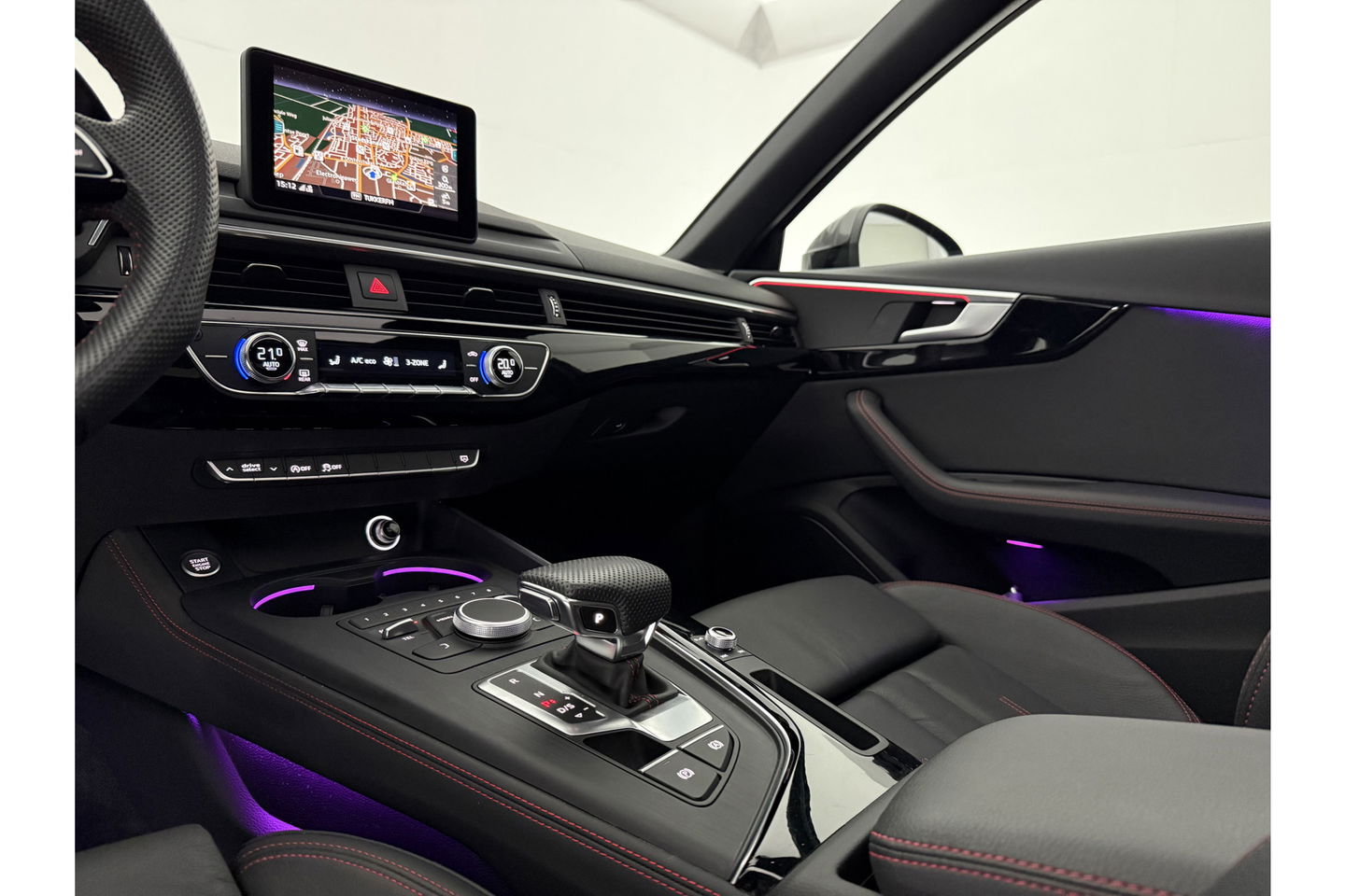 Audi A4 35 TFSI 150PK S-line Pano LED Sfeer Clima Cruise Navigatie PDC 18''LMV