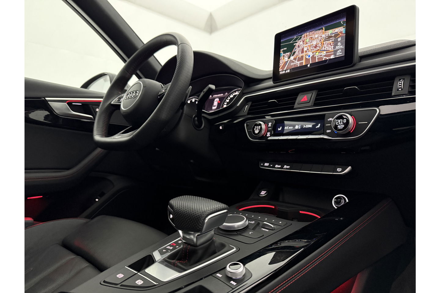 Audi A4 35 TFSI 150PK S-line Pano LED Sfeer Clima Cruise Navigatie PDC 18''LMV