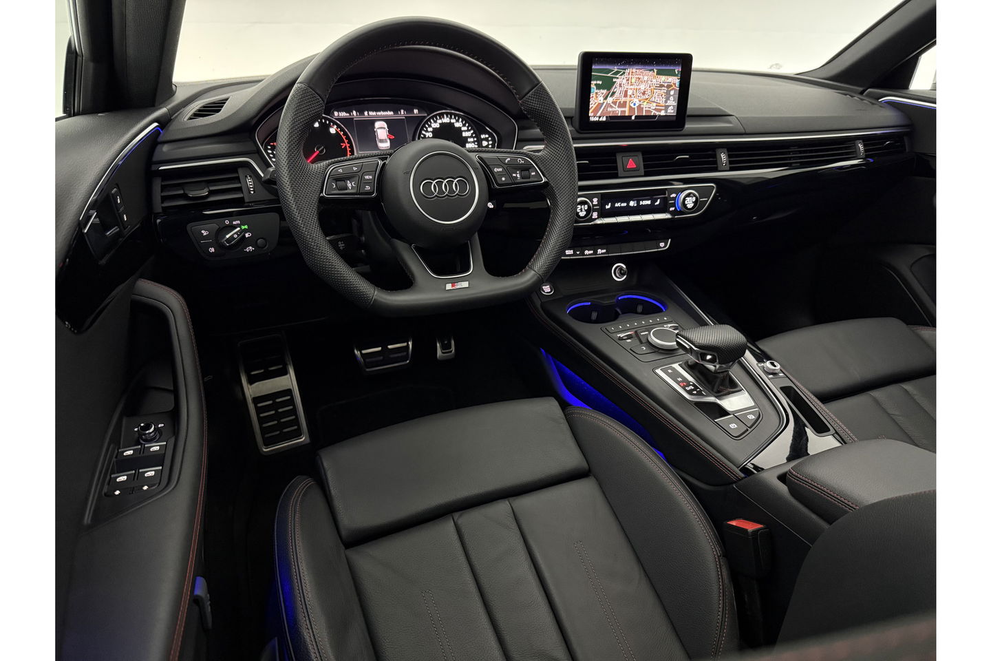Audi A4 35 TFSI 150PK S-line Pano LED Sfeer Clima Cruise Navigatie PDC 18''LMV