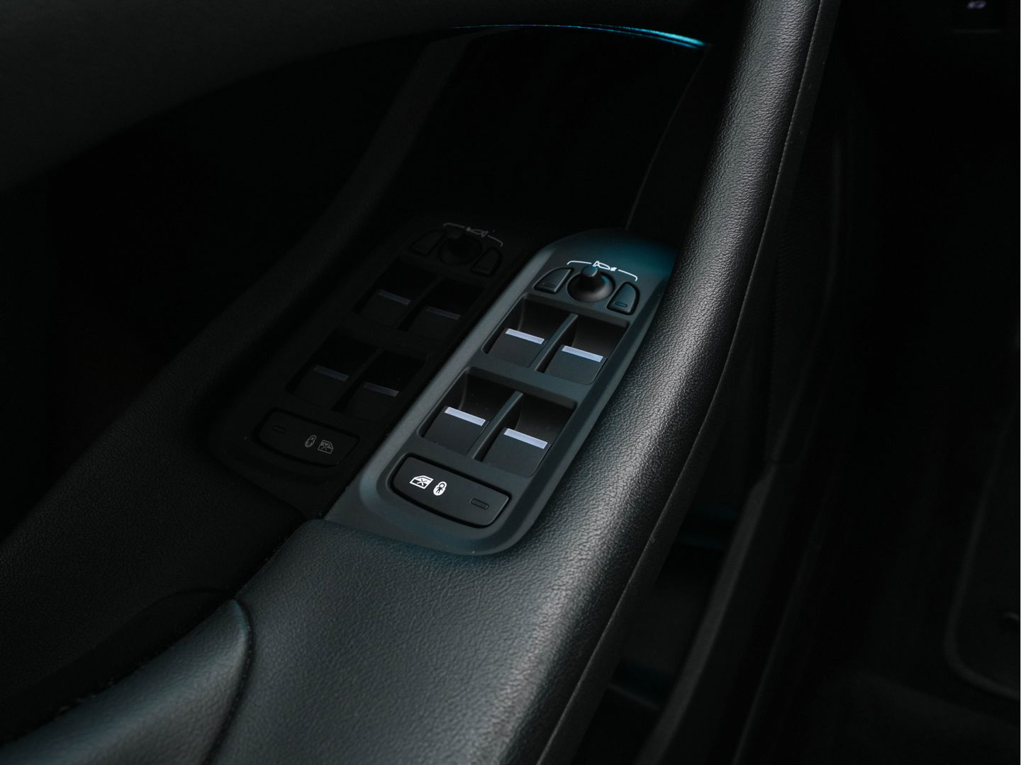 Jaguar I-PACE EV320 S AWD Business Pack 90 kWh [ 3-Fase ] (INCL-BTW) *LUXURY-LEATHER | FULL-LED | MERIDIAN-AUDIO | DIGI-COCKPIT | KEYLESS | DAB+ | NAVI-FULLMAP | ECC | HEATED-COMFORTSEATS | PDC | SURROUND-VIEW | CRUISE | LANE-ASSIST | TOWBAR | 20''A