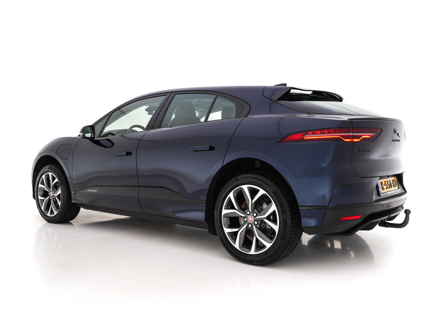 Jaguar I-PACE EV320 S AWD Business Pack 90 kWh [ 3-Fase ] (INCL-BTW) *LUXURY-LEATHER | FULL-LED | MERIDIAN-AUDIO | DIGI-COCKPIT | KEYLESS | DAB+ | NAVI-FULLMAP | ECC | HEATED-COMFORTSEATS | PDC | SURROUND-VIEW | CRUISE | LANE-ASSIST | TOWBAR | 20''A