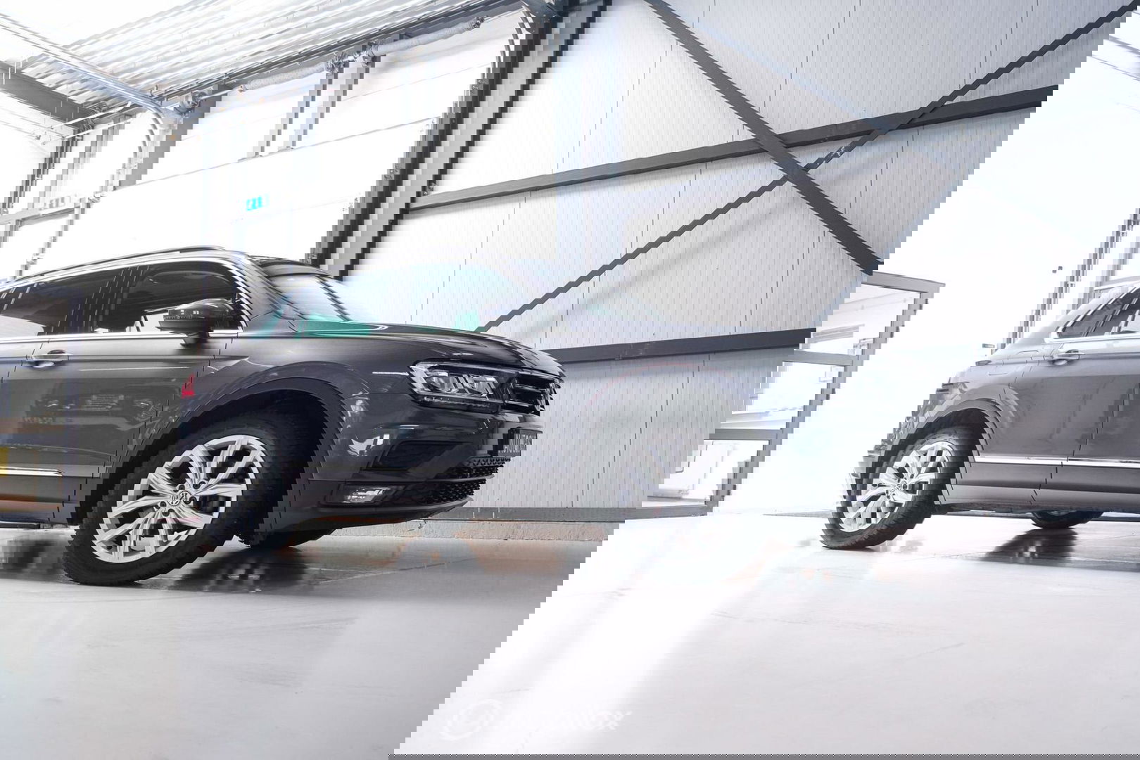 Volkswagen Tiguan 1.4 TSI ACT Comfortline | Trekhaak | Adaptive | 1e eigenaar | Clima | Stoelverwarming | rijklaarprijs |