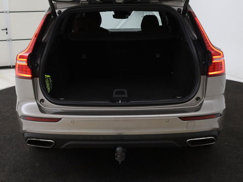 Volvo V60 Cross Country 2.0 B5 AWD Pro | Panoramadak | Head-Up | Leder | Stoelverwarming | Trekhaak | Adaptive cruise | Carplay | Navigatie | Keyless | Harman/Kardon