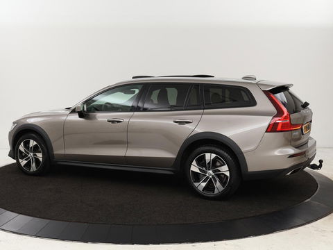 Volvo V60 Cross Country 2.0 B5 AWD Pro | Panoramadak | Head-Up | Leder | Stoelverwarming | Trekhaak | Adaptive cruise | Carplay | Navigatie | Keyless | Harman/Kardon