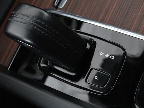 Volvo V60 Cross Country 2.0 B5 AWD Pro | Panoramadak | Head-Up | Leder | Stoelverwarming | Trekhaak | Adaptive cruise | Carplay | Navigatie | Keyless | Harman/Kardon