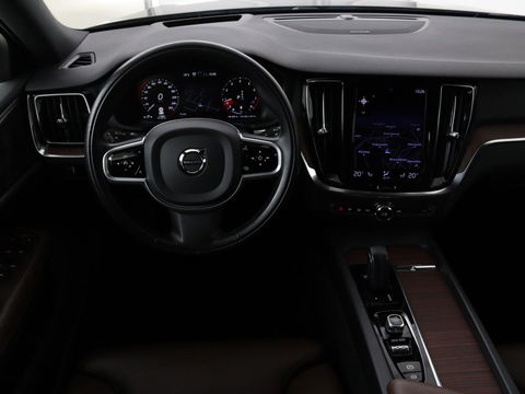 Volvo V60 Cross Country 2.0 B5 AWD Pro | Panoramadak | Head-Up | Leder | Stoelverwarming | Trekhaak | Adaptive cruise | Carplay | Navigatie | Keyless | Harman/Kardon