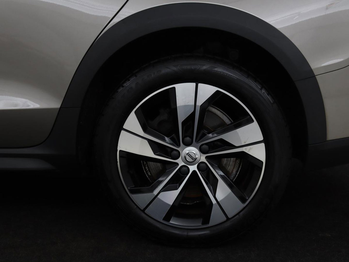 Volvo V60 Cross Country 2.0 B5 AWD Pro | Panoramadak | Head-Up | Leder | Stoelverwarming | Trekhaak | Adaptive cruise | Carplay | Navigatie | Keyless | Harman/Kardon