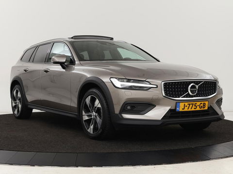 Volvo V60 Cross Country 2.0 B5 AWD Pro | Panoramadak | Head-Up | Leder | Stoelverwarming | Trekhaak | Adaptive cruise | Carplay | Navigatie | Keyless | Harman/Kardon