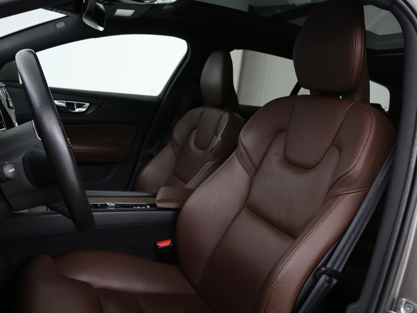 Volvo V60 Cross Country 2.0 B5 AWD Pro | Panoramadak | Head-Up | Leder | Stoelverwarming | Trekhaak | Adaptive cruise | Carplay | Navigatie | Keyless | Harman/Kardon