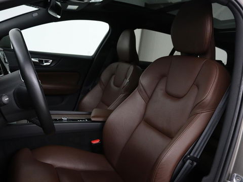 Volvo V60 Cross Country 2.0 B5 AWD Pro | Panoramadak | Head-Up | Leder | Stoelverwarming | Trekhaak | Adaptive cruise | Carplay | Navigatie | Keyless | Harman/Kardon