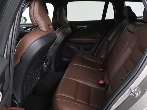 Volvo V60 Cross Country 2.0 B5 AWD Pro | Panoramadak | Head-Up | Leder | Stoelverwarming | Trekhaak | Adaptive cruise | Carplay | Navigatie | Keyless | Harman/Kardon