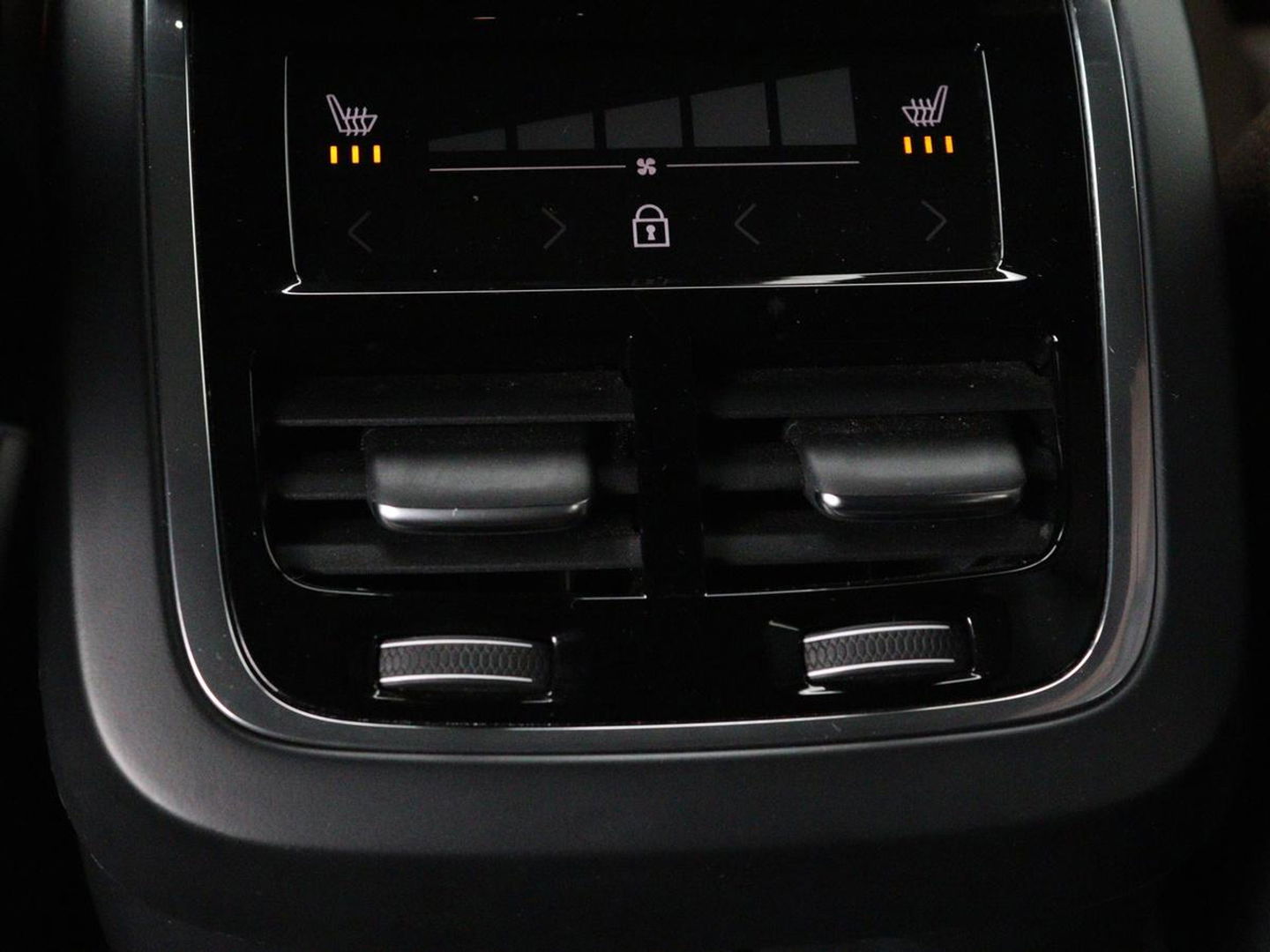 Volvo V60 Cross Country 2.0 B5 AWD Pro | Panoramadak | Head-Up | Leder | Stoelverwarming | Trekhaak | Adaptive cruise | Carplay | Navigatie | Keyless | Harman/Kardon
