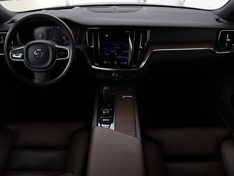 Volvo V60 Cross Country 2.0 B5 AWD Pro | Panoramadak | Head-Up | Leder | Stoelverwarming | Trekhaak | Adaptive cruise | Carplay | Navigatie | Keyless | Harman/Kardon
