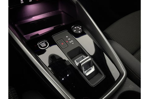 Audi A3 35 TFSI S Line 150PK LED Sfeerverl. Carplay Virtual Clima Cruise Navigatie PDC 18''LMV
