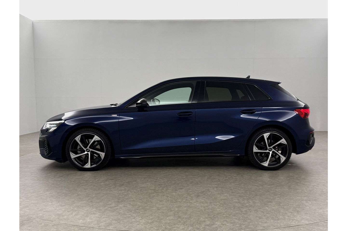 Audi A3 35 TFSI S Line 150PK LED Sfeerverl. Carplay Virtual Clima Cruise Navigatie PDC 18''LMV