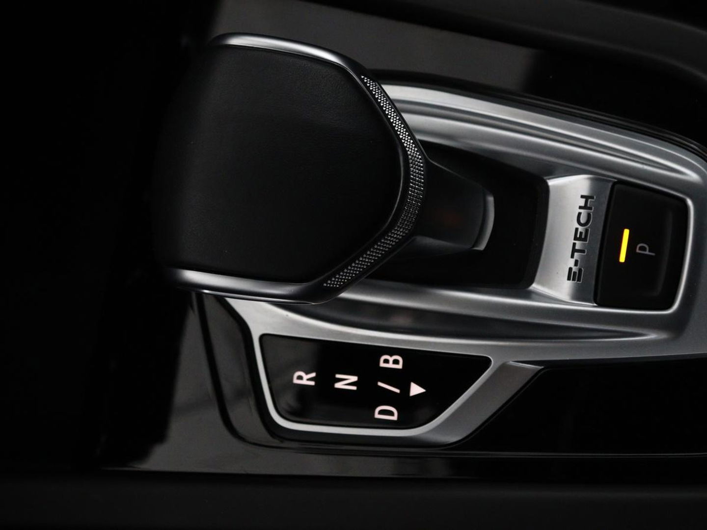 Renault Arkana 1.6 E-Tech full hybrid 145 R. S. Line | Trekhaak | Stoel & stuurverwarming | Leder/Alcantara | Adaptive cruise | Camera | Carplay | Keyless | Navigatie | Full LED