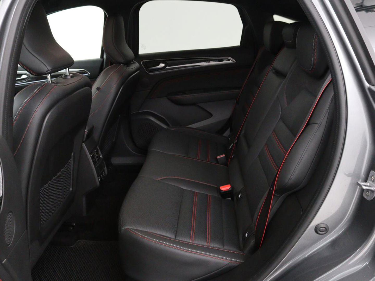 Renault Arkana 1.6 E-Tech full hybrid 145 R. S. Line | Trekhaak | Stoel & stuurverwarming | Leder/Alcantara | Adaptive cruise | Camera | Carplay | Keyless | Navigatie | Full LED
