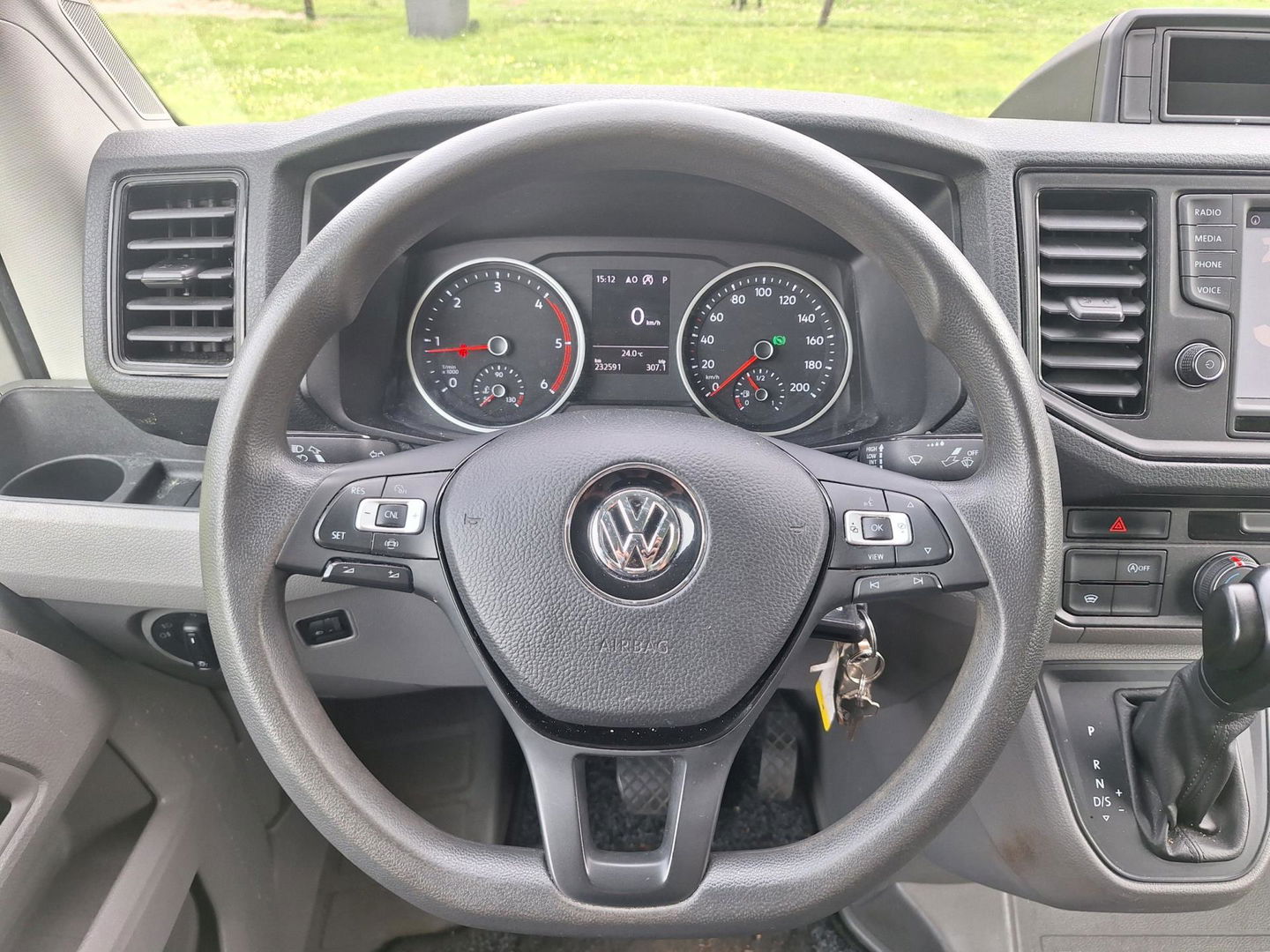 Volkswagen Crafter 50 2.0 TDI L4H3 DL 177PK "Automaat" Laadklep Apple-Carplay Navigatie Airco Cruise-control, Nieuwe banden & APK!