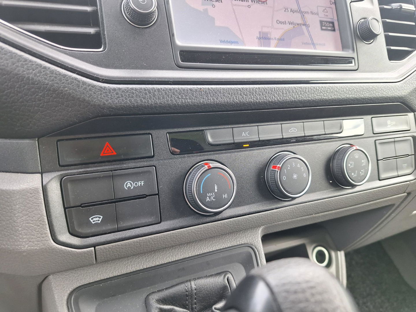 Volkswagen Crafter 50 2.0 TDI L4H3 DL 177PK "Automaat" Laadklep Apple-Carplay Navigatie Airco Cruise-control, Nieuwe banden & APK!