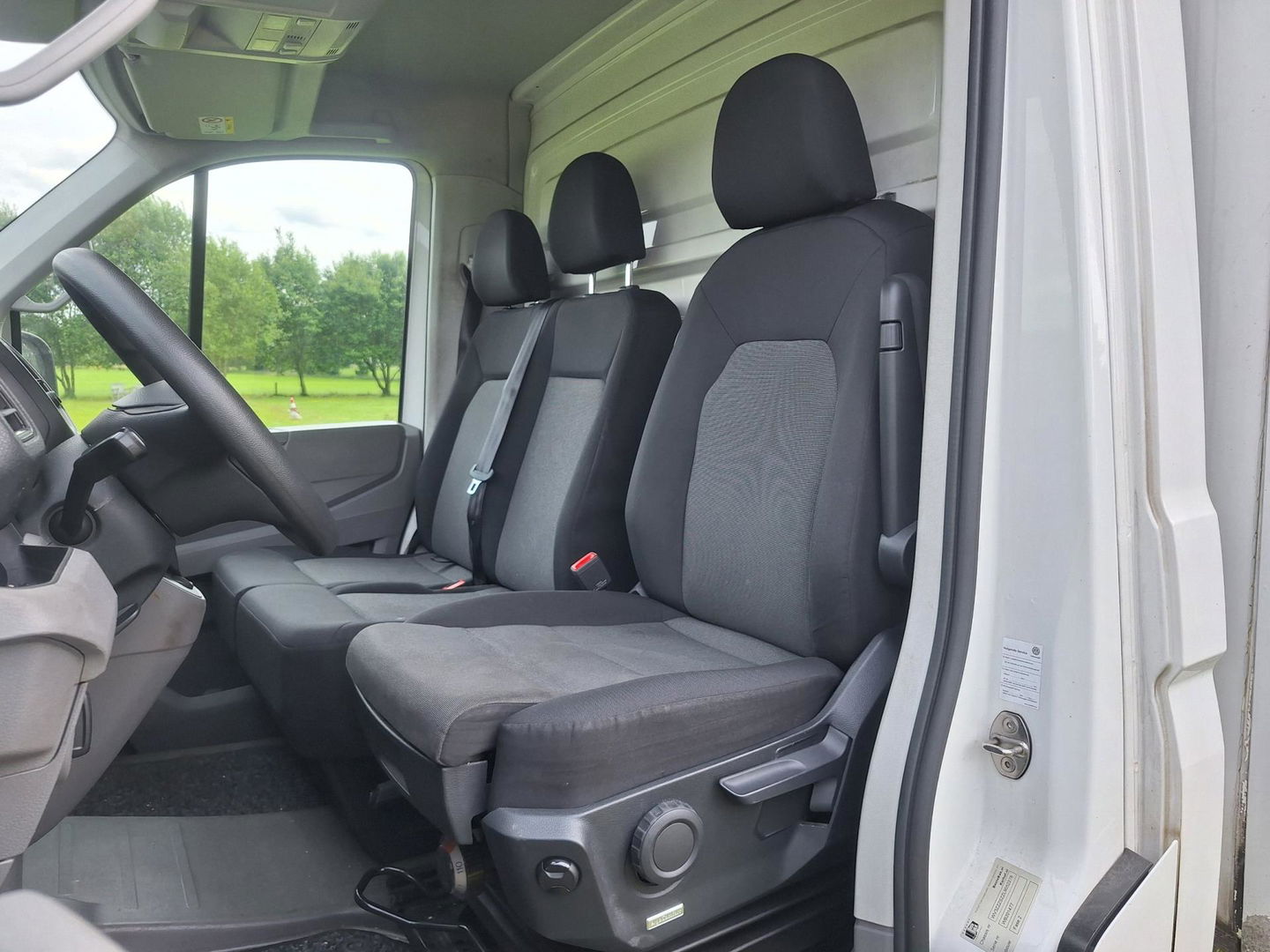 Volkswagen Crafter 50 2.0 TDI L4H3 DL 177PK "Automaat" Laadklep Apple-Carplay Navigatie Airco Cruise-control, Nieuwe banden & APK!