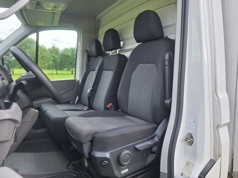 Volkswagen Crafter 50 2.0 TDI L4H3 DL 177PK "Automaat" Laadklep Apple-Carplay Navigatie Airco Cruise-control, Nieuwe banden & APK!