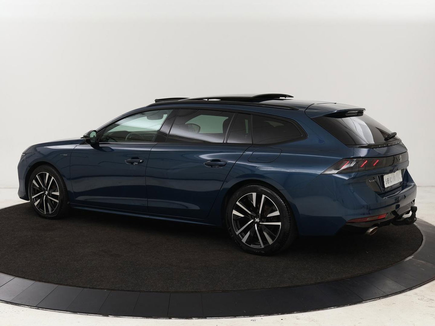 Peugeot 508 1.6 HYbrid GT | Panoramadak | Trekhaak | Stoelverwarming | FOCAL Sound | 360 camera | Adaptive cruise | Full LED | Carplay | Keyless | Navigatie | PHEV