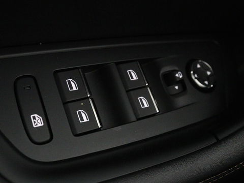 Peugeot 508 1.6 HYbrid GT | Panoramadak | Trekhaak | Stoelverwarming | FOCAL Sound | 360 camera | Adaptive cruise | Full LED | Carplay | Keyless | Navigatie | PHEV