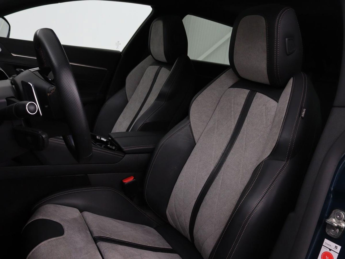 Peugeot 508 1.6 HYbrid GT | Panoramadak | Trekhaak | Stoelverwarming | FOCAL Sound | 360 camera | Adaptive cruise | Full LED | Carplay | Keyless | Navigatie | PHEV