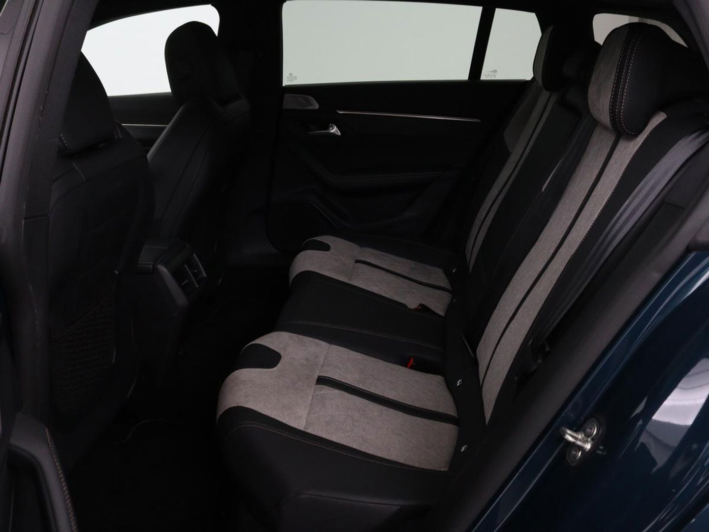 Peugeot 508 1.6 HYbrid GT | Panoramadak | Trekhaak | Stoelverwarming | FOCAL Sound | 360 camera | Adaptive cruise | Full LED | Carplay | Keyless | Navigatie | PHEV