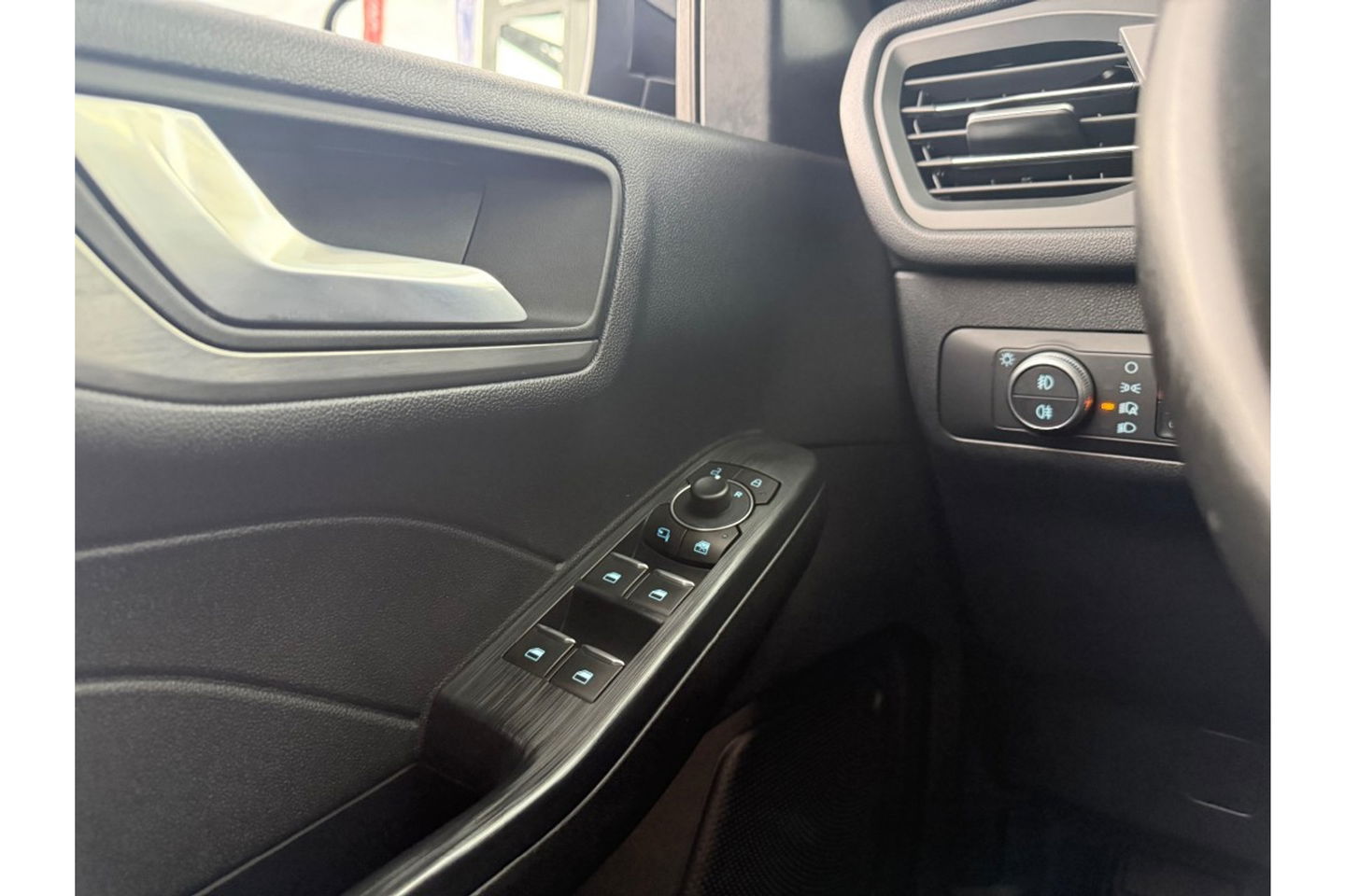 Ford Kuga 2.5 FHEV TITANIUM AUTOMAAT NAVI PDC-CAMERA.