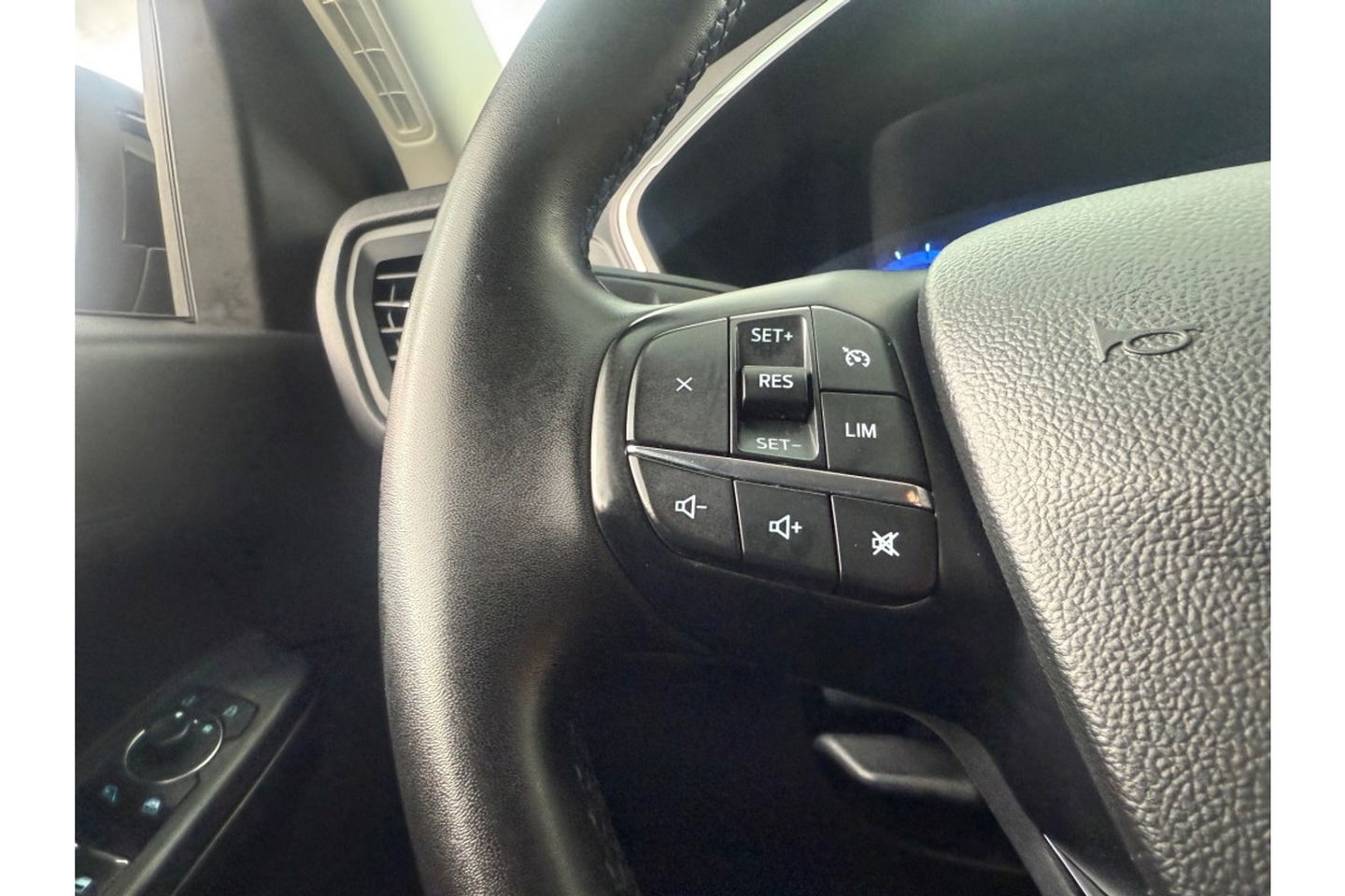 Ford Kuga 2.5 FHEV TITANIUM AUTOMAAT NAVI PDC-CAMERA.