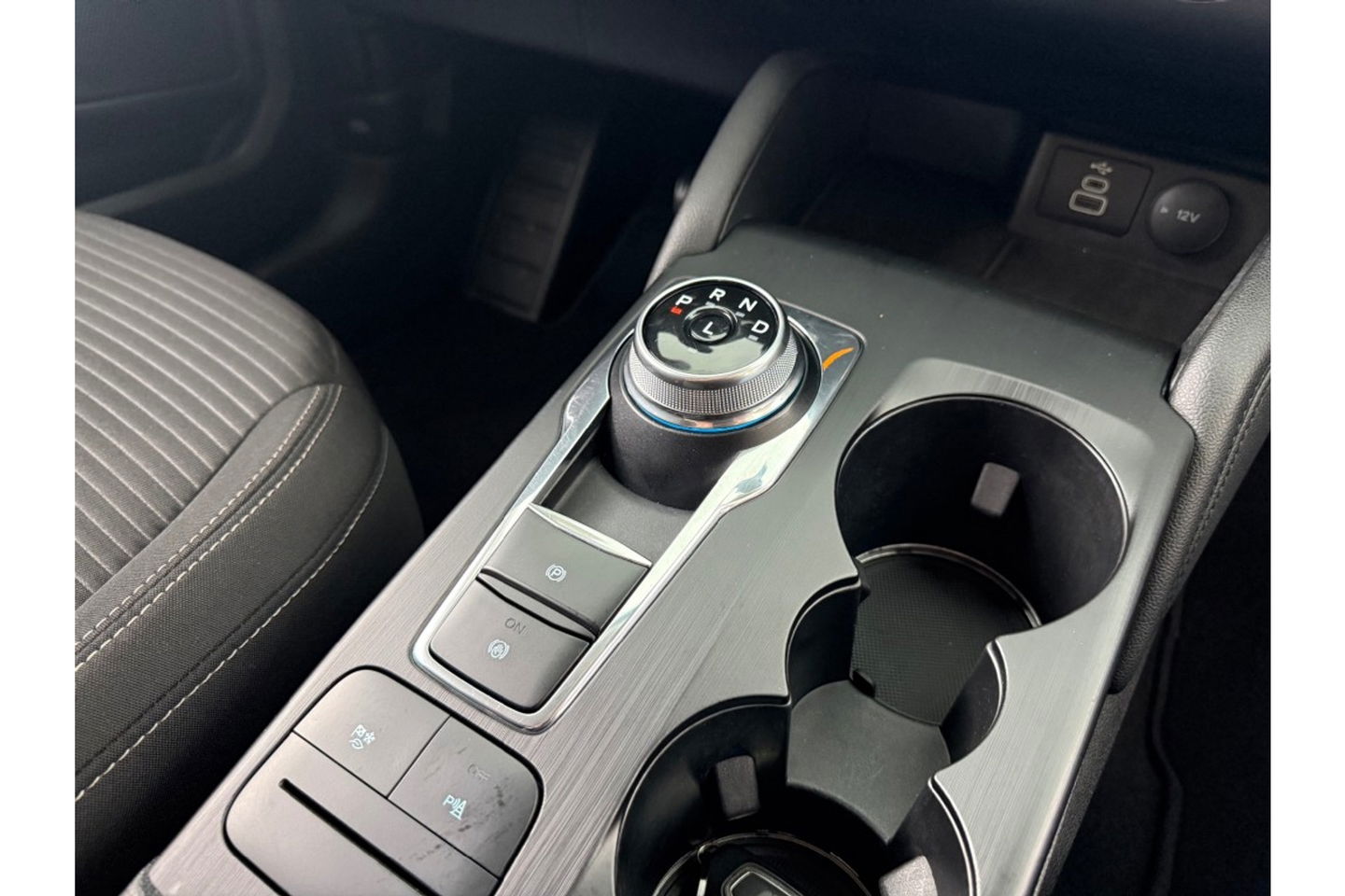 Ford Kuga 2.5 FHEV TITANIUM AUTOMAAT NAVI PDC-CAMERA.