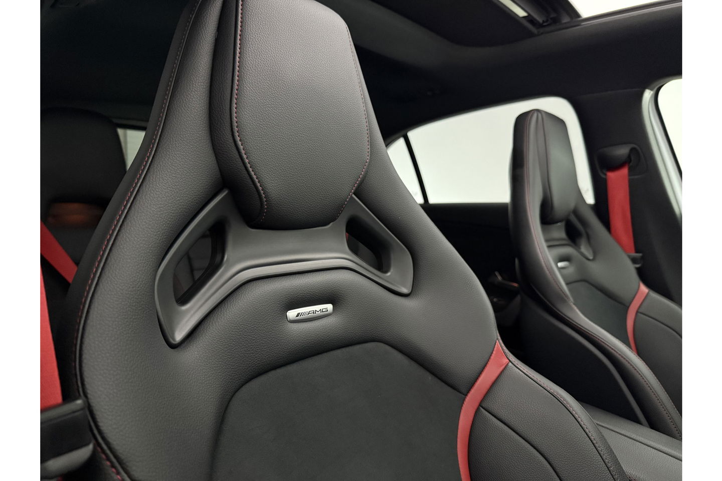 Mercedes-Benz A-Klasse AMG 35 4MATIC | 306PK | Performance Seats | Pano | Burmester-Audio | Sfeerverl LED Virtual Camera Memory Carplay Clima Cruise 19"LMV Navi PDC