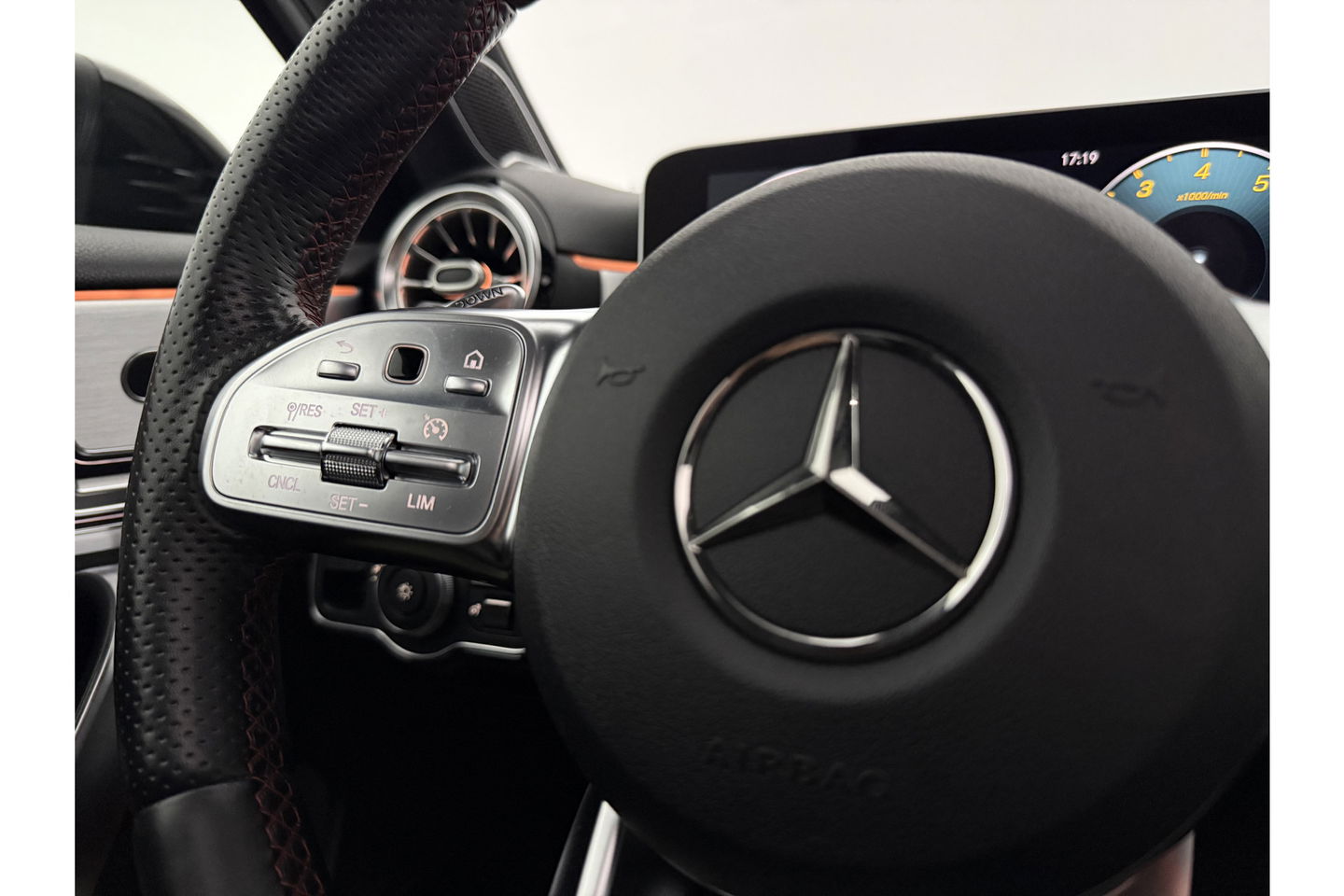 Mercedes-Benz A-Klasse AMG 35 4MATIC | 306PK | Performance Seats | Pano | Burmester-Audio | Sfeerverl LED Virtual Camera Memory Carplay Clima Cruise 19"LMV Navi PDC