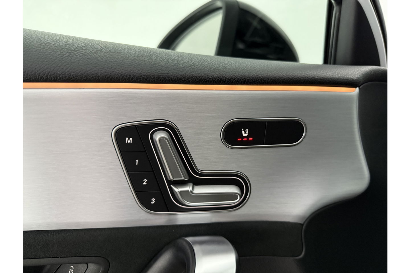 Mercedes-Benz A-Klasse AMG 35 4MATIC | 306PK | Performance Seats | Pano | Burmester-Audio | Sfeerverl LED Virtual Camera Memory Carplay Clima Cruise 19"LMV Navi PDC