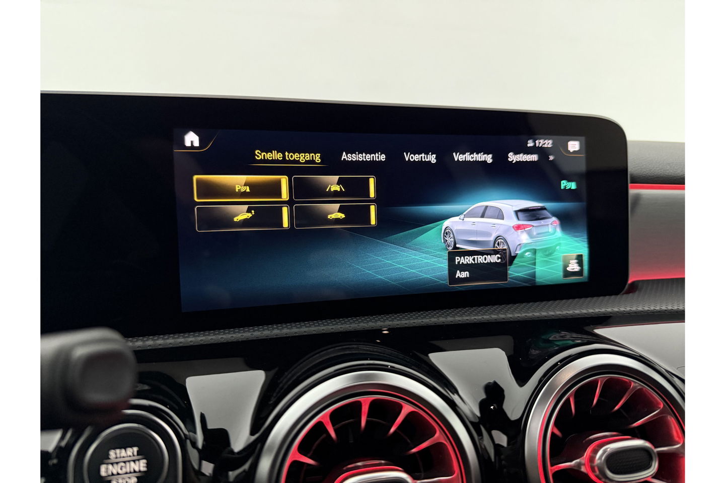 Mercedes-Benz A-Klasse AMG 35 4MATIC | 306PK | Performance Seats | Pano | Burmester-Audio | Sfeerverl LED Virtual Camera Memory Carplay Clima Cruise 19"LMV Navi PDC