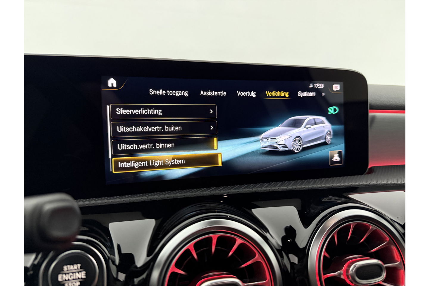 Mercedes-Benz A-Klasse AMG 35 4MATIC | 306PK | Performance Seats | Pano | Burmester-Audio | Sfeerverl LED Virtual Camera Memory Carplay Clima Cruise 19"LMV Navi PDC