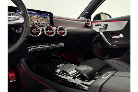 Mercedes-Benz A-Klasse AMG 35 4MATIC | 306PK | Performance Seats | Pano | Burmester-Audio | Sfeerverl LED Virtual Camera Memory Carplay Clima Cruise 19"LMV Navi PDC